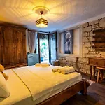 Lulu Hotel