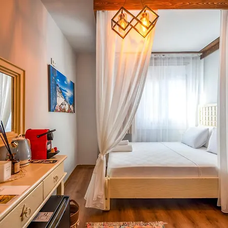Lulu Hotel *